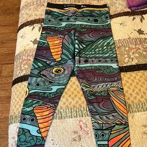 Fishe wear Groovy Grayling leggings size L